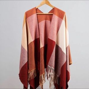 Causebox Siizu Poncho Cranberry, NWT, still sealed